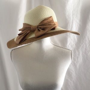 Tan Cream Women’s Wide Brimmed Derby Beach Hat Bow